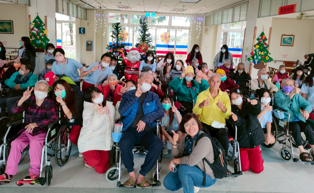 白河榮家感謝敏惠醫專師生溫馨送暖 關懷慰問住民長輩