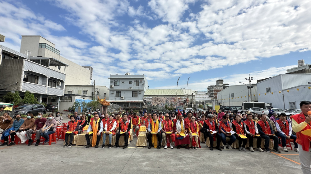 台南武龍宮舉辦寒冬送暖火供法會 物資贈弱勢更送心靈慰藉