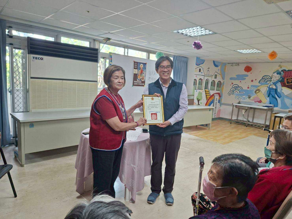 佳里榮家感謝諾那華藏師姐 帶領長輩體驗念佛之心安力量