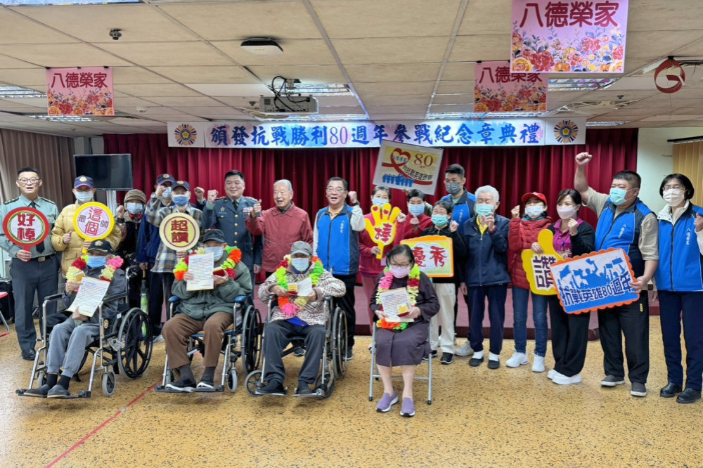 致敬功在國家！　八德榮家6位榮民長輩獲頒抗戰勝利80週年紀念勳章
