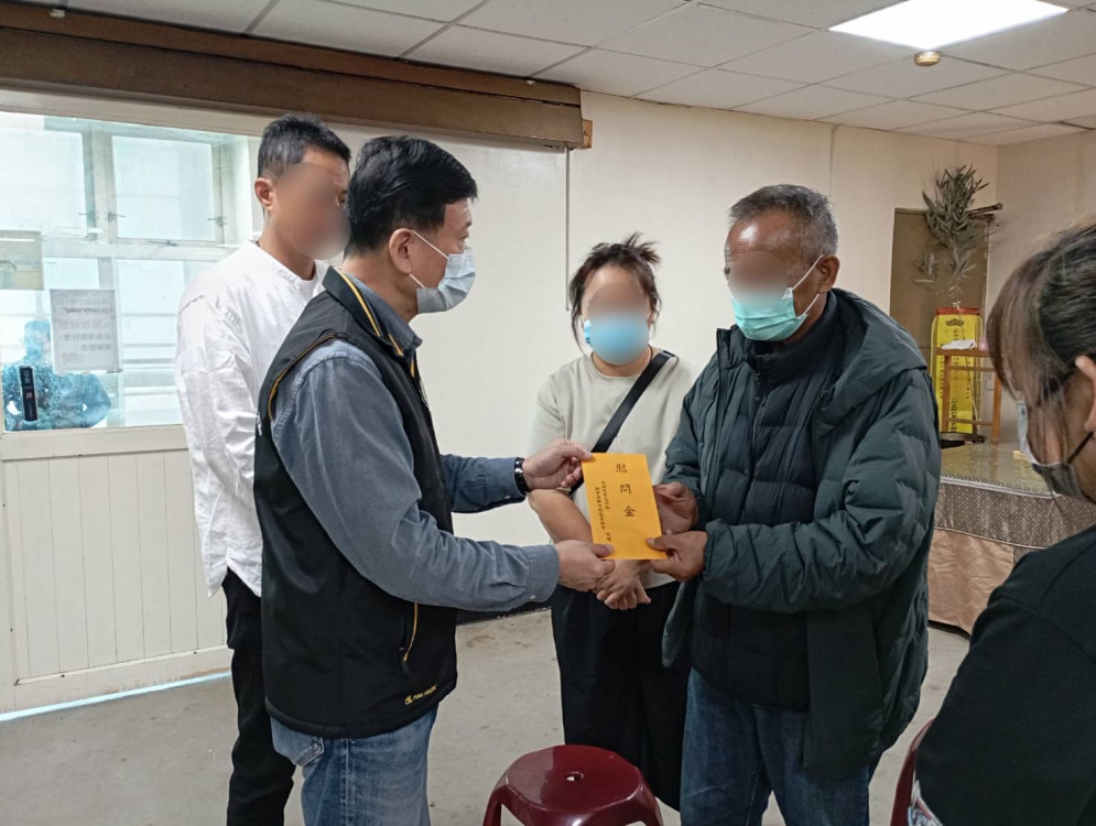 軍友保險國軍急難慰助慈善協會慰問海軍士官長家屬 溫馨感人