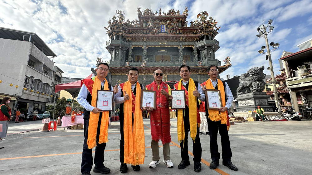 台南武龍宮舉辦寒冬送暖火供法會 物資贈弱勢更送心靈慰藉