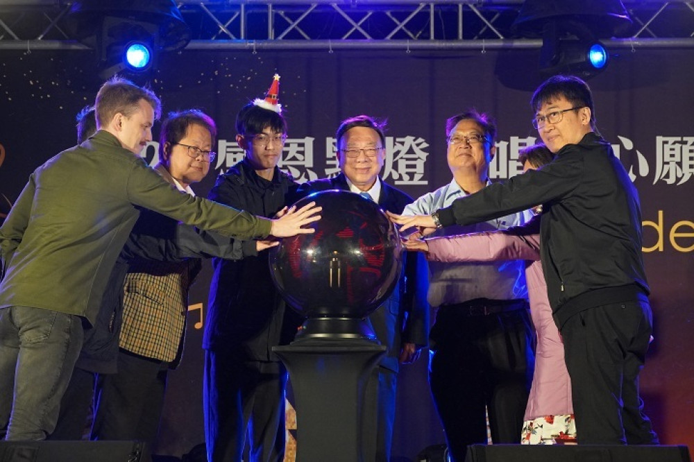 中華大學感恩點燈夜共享驚喜與歡　星光藝人與超級抽獎嗨翻全場