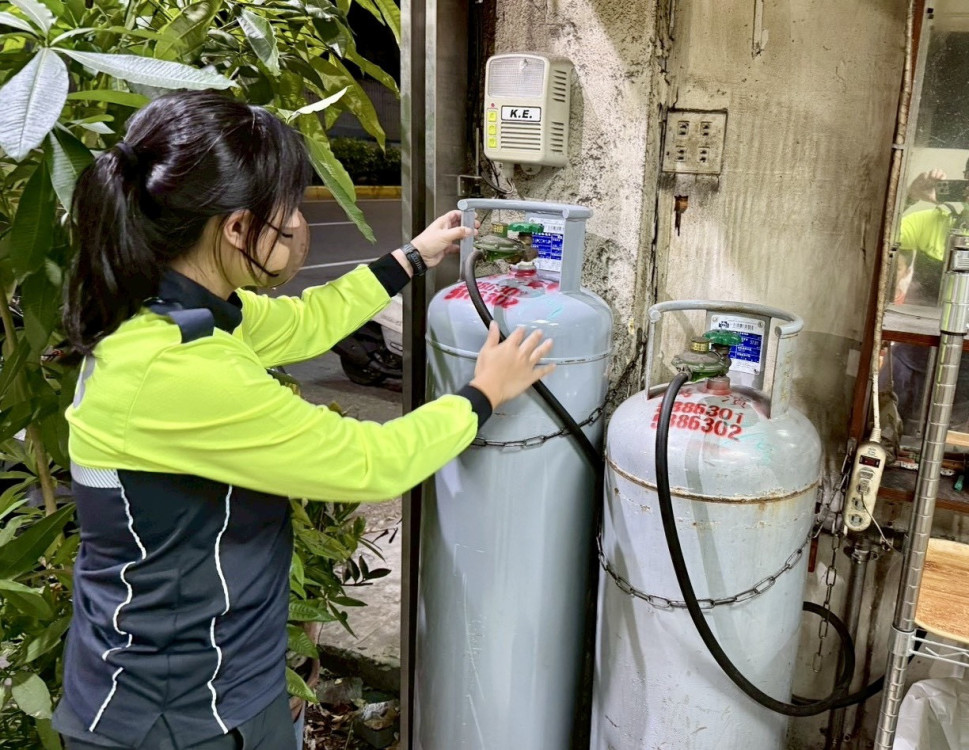 防範氣爆事故！　竹市代理市長邱臣遠責成1週內完成營業場所瓦斯體檢