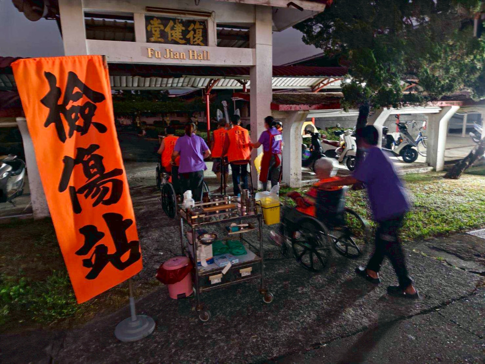 屏東榮家防講習暨夜間演練逼真 強化防災應變能力