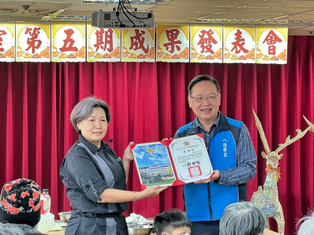 世代共融、老幼同樂　八德榮家烘培社成果展大手牽小手體驗手作烘焙趣