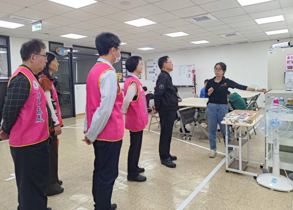 台電新營區處寒冬送暖 致贈社福團體生活扶助金