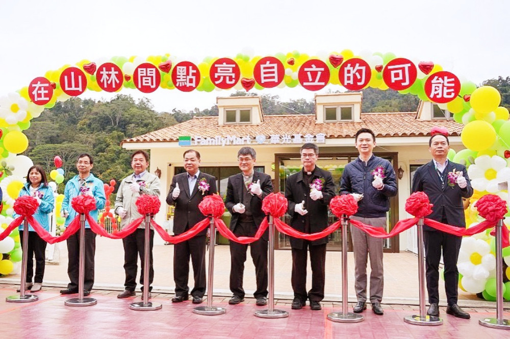 實踐共融就業x支持身障朋友　全台首家便利商店型庇護工坊全家華光店啟用