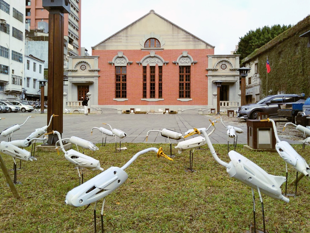 廢排氣管重生化為白鷺鷥 「環境與藝術的交響曲」范揚清創作展竹美館登場