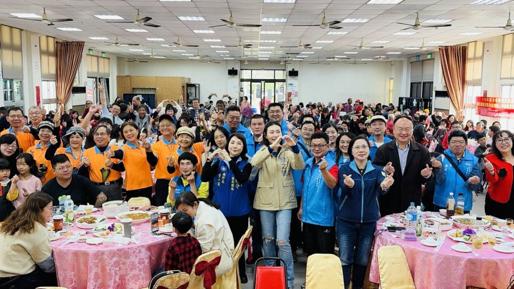  永康二路元帥慈善協會攜議員 邀弱勢族群圍爐過好年