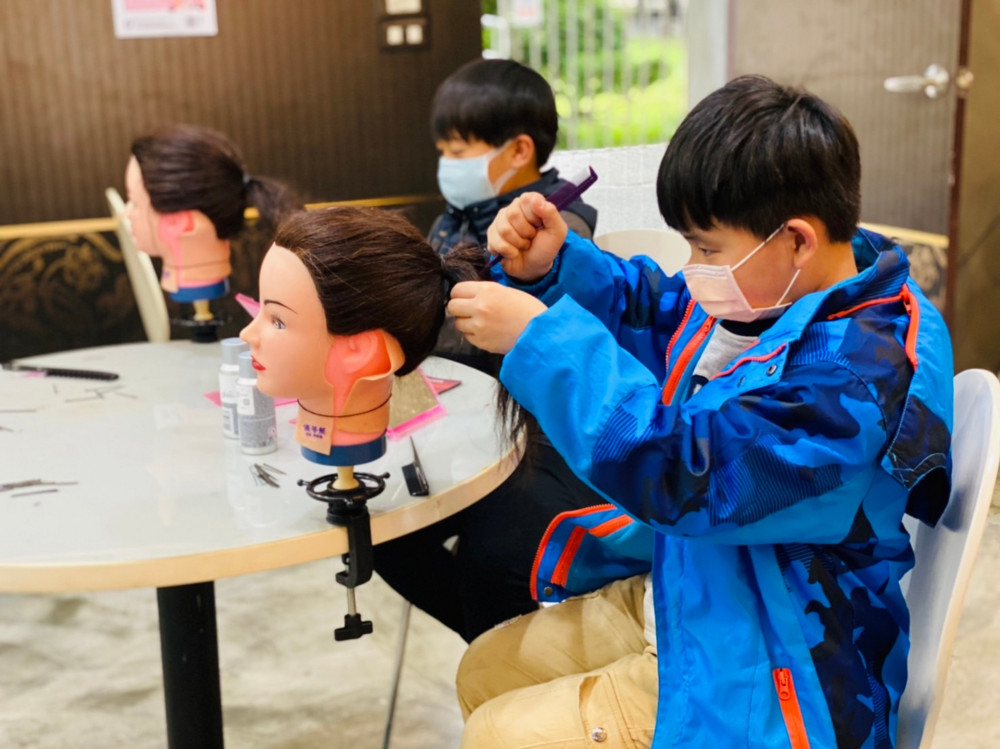 新北教育局推出「在家瘋職探」及「ewant 數位學習專區」   陪伴高國中小自主探索