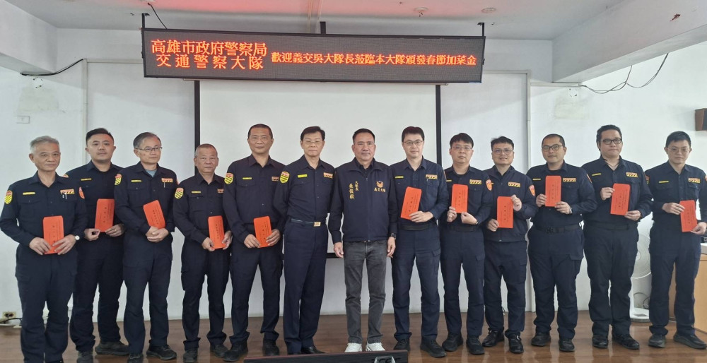 義交大隊長吳俊毅致贈加菜金  慰勞春節執勤交警辛勞