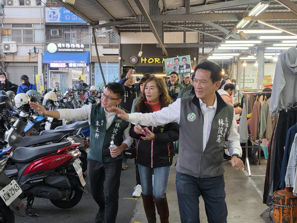 林俊憲尚青市場拜票人氣旺 民調「黃金交叉」超越對手展領先氣勢