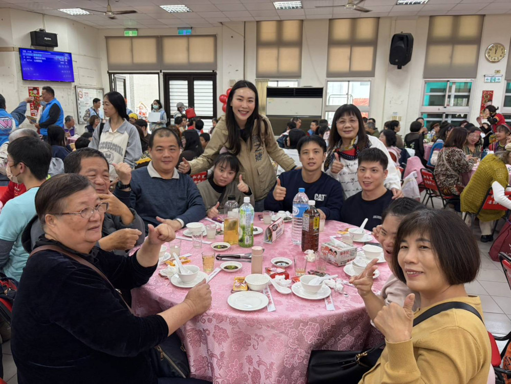  永康二路元帥慈善協會攜議員 邀弱勢族群圍爐過好年