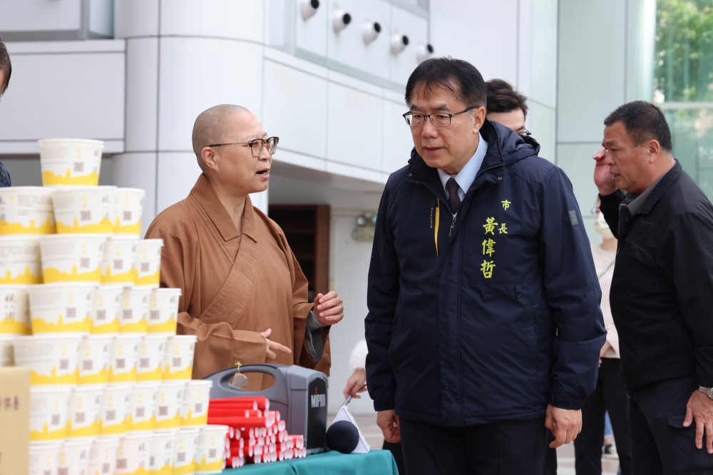  臘八送暖！佛光山南台別院10萬份佛粥溫暖臺南