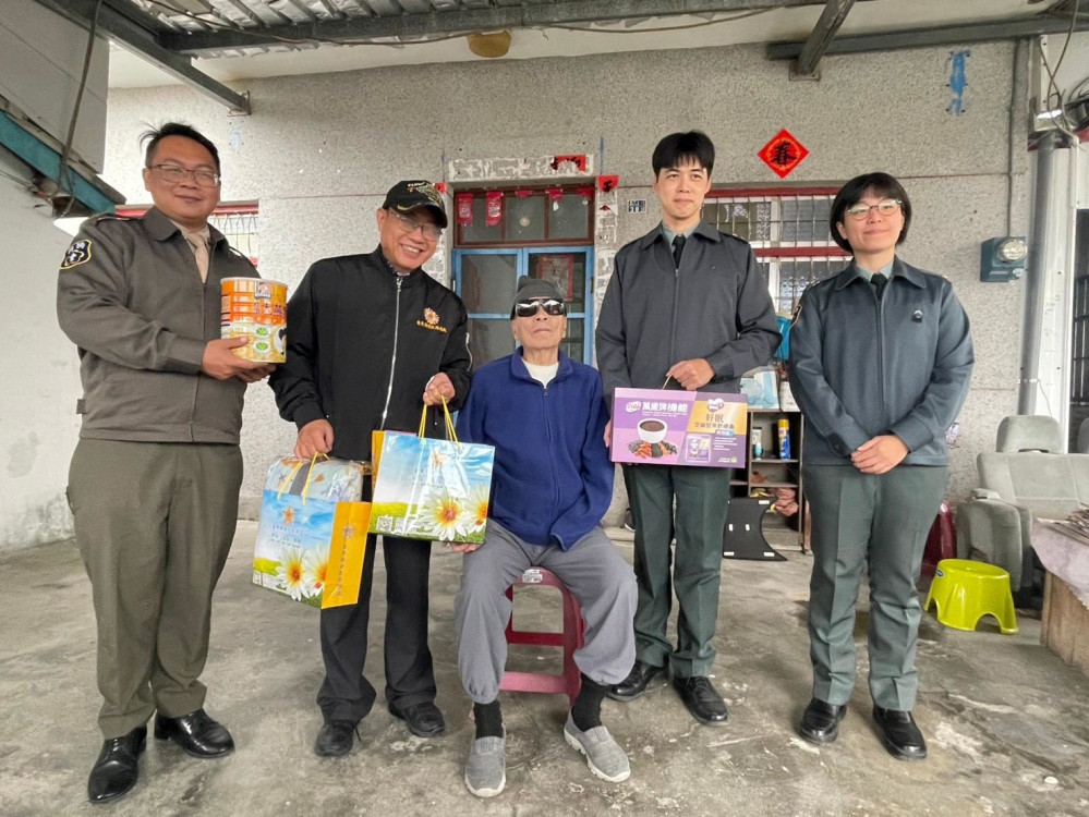臺東榮服處攜手後指部寒冬送暖關懷榮民眷 落實永續照護