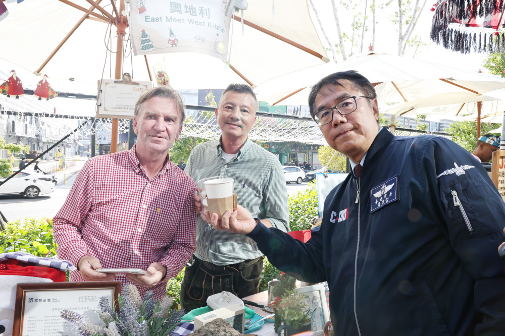 市長親獻唱？臺南新住民生日卡引迴響！幕僚笑稱：聽好久確定不是