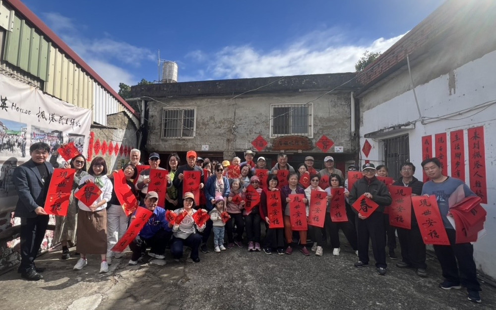 墨香迎新春　屏大視藝所學會英House揮毫書寫「現世安穩」