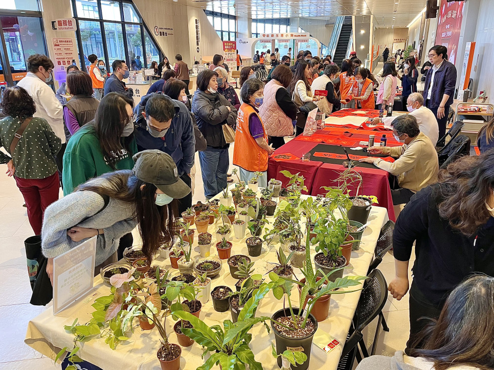 春聯義賣送暖意   高醫岡山醫院ESG行動落實友善醫療環境