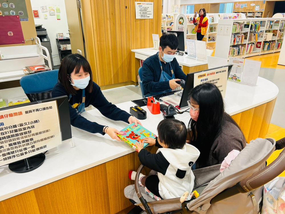 南市圖寒假借閱加倍 60冊好書陪你書香過馬年
