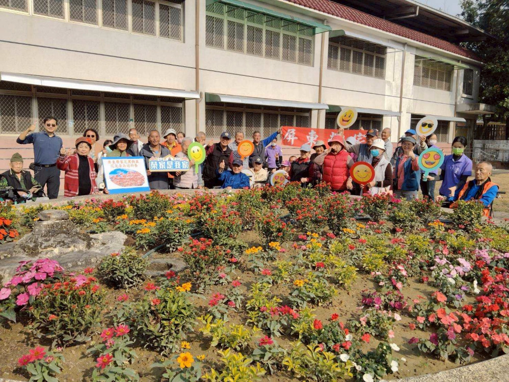 花開心也開！屏東榮家漫步花海家區