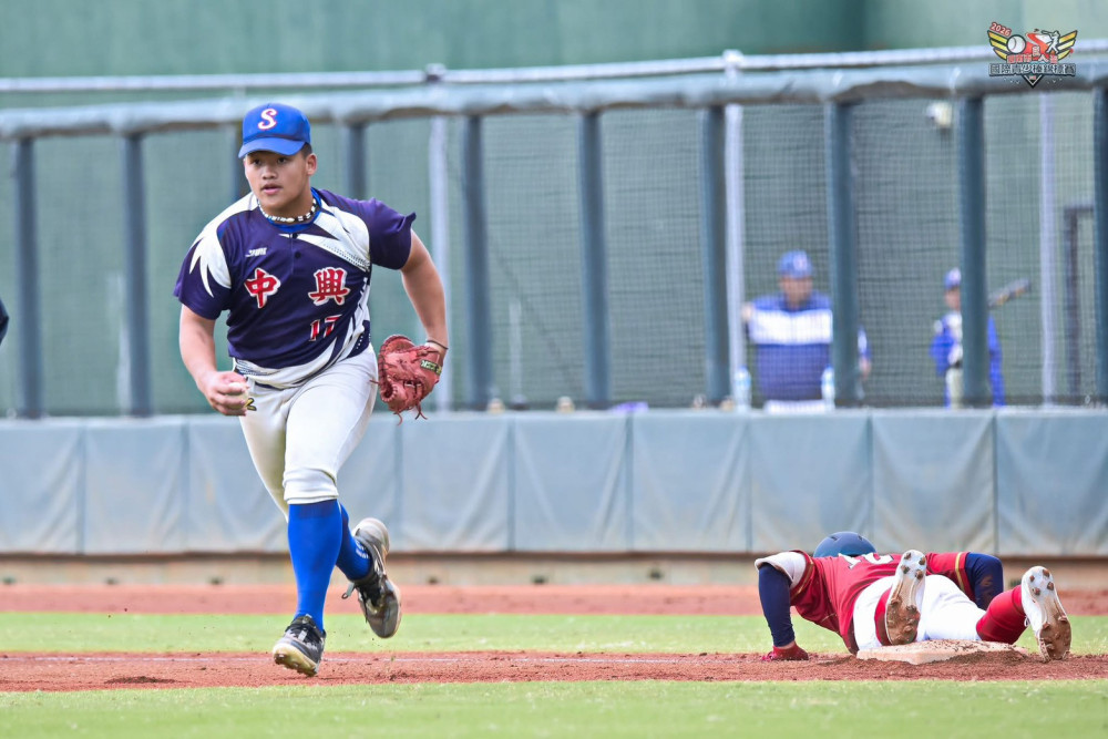 南投中興國中棒球隊 勇奪巨人盃國際青少棒冠軍