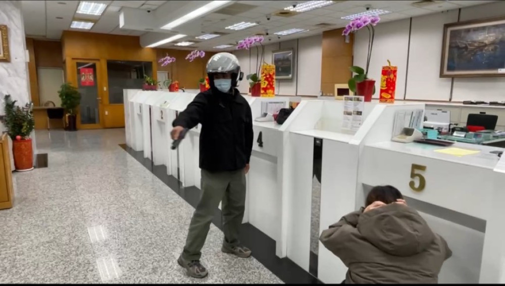 春節前夕警銀聯防！前鎮分局實戰演練強化金融安全