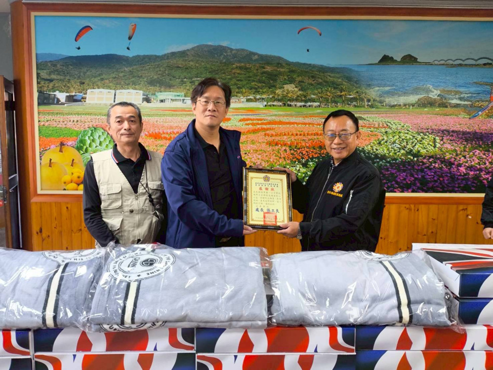 第一士校領士班校友捐贈愛心毛毯 臺東榮服處傳遞袍澤溫情