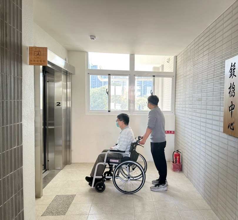 衛福部胸腔病院仁德院區新電梯啟用 便利高齡及行動不便者就醫