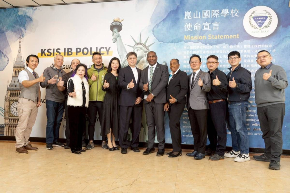 首位外國使節訪崑山國際學校！路易斯大使大秀數學與外交專業 激發IB探究精神