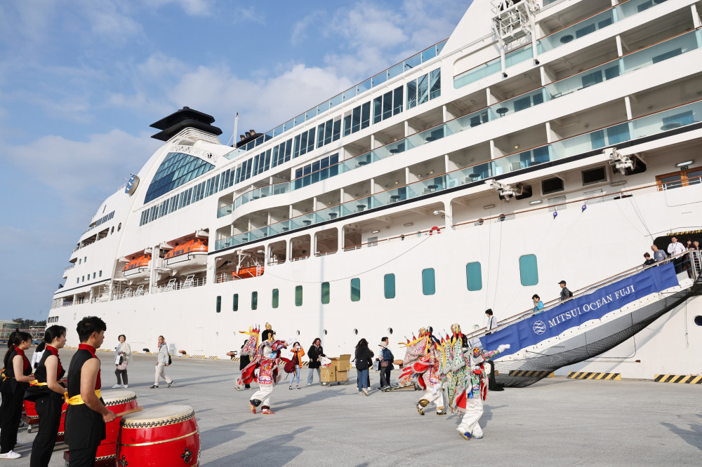 國際豪華郵輪「海洋富士號」首泊台南安平港！黃偉哲親迎 539 位國際旅客