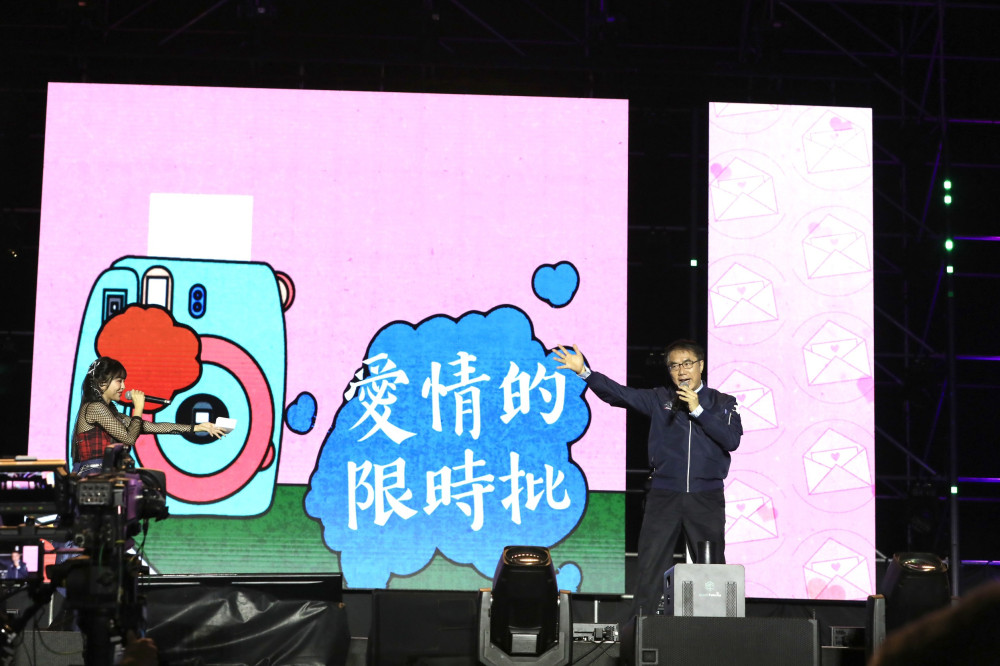 台南市長黃偉哲跨年開唱成收視奇兵！台南跨年轉播吸373萬人次收看 八三夭勇奪收視冠軍