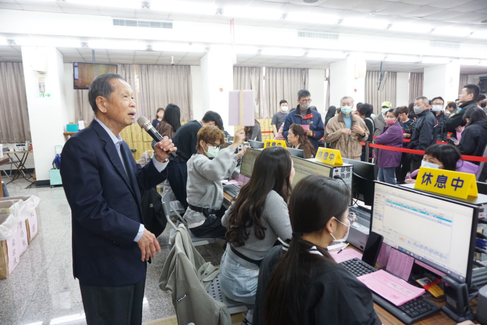 迎接丙午馬年 中市萬和宮開始受理安燈 提前迎接新歲