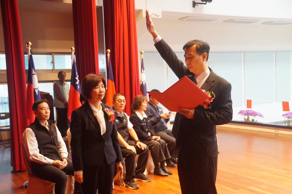 臺南郵局換帥 邱世賢接任局長 延續優質服務精神