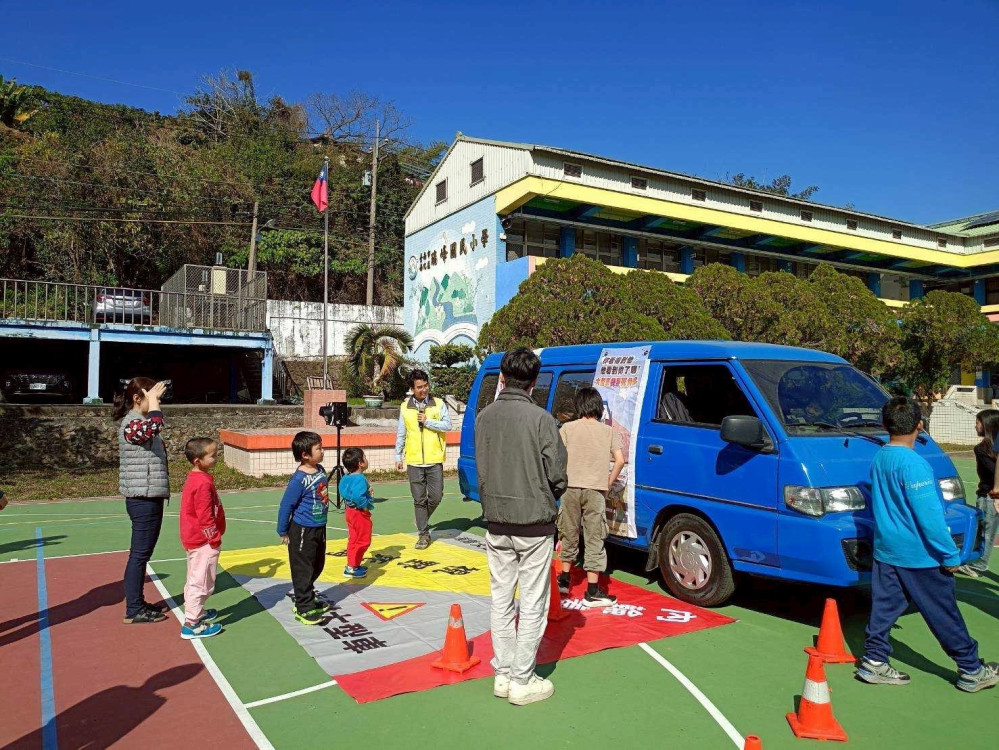 翻山越嶺送安全 麻豆監理站守護偏鄉學童用路平安