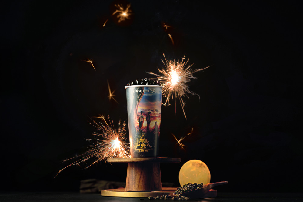 憑電影票根再折 10 元！功夫茶《功夫》聯名飲品「黑霸烏龍奶」優惠一次看