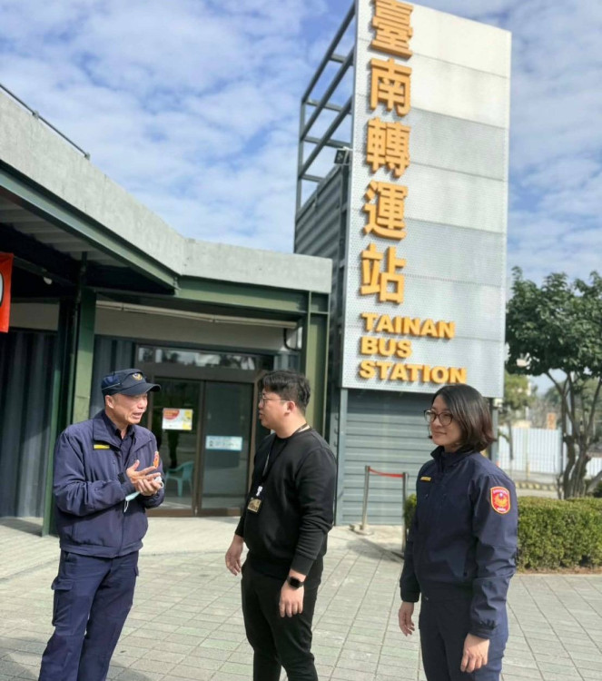 春節連假前車潮湧現 南警「快速到位」即時疏導排除壅塞