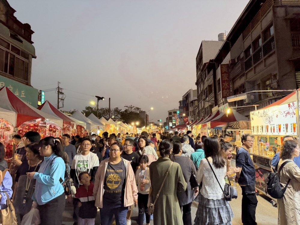 2026台南行春開跑！老街商圈買氣旺 虎頭埤「卡比胖拉」與三大燈節閃耀新春