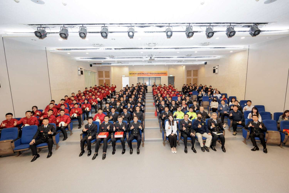 授階立志、承帽守城　竹市消防局新進56位生力軍完成授階暨師徒傳承