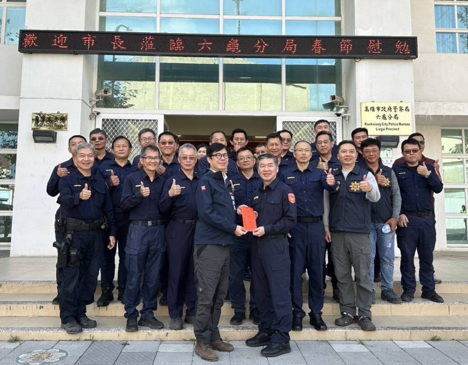 陳其邁親赴山城慰勉同仁   發送紅包感謝守護市民平安過好年