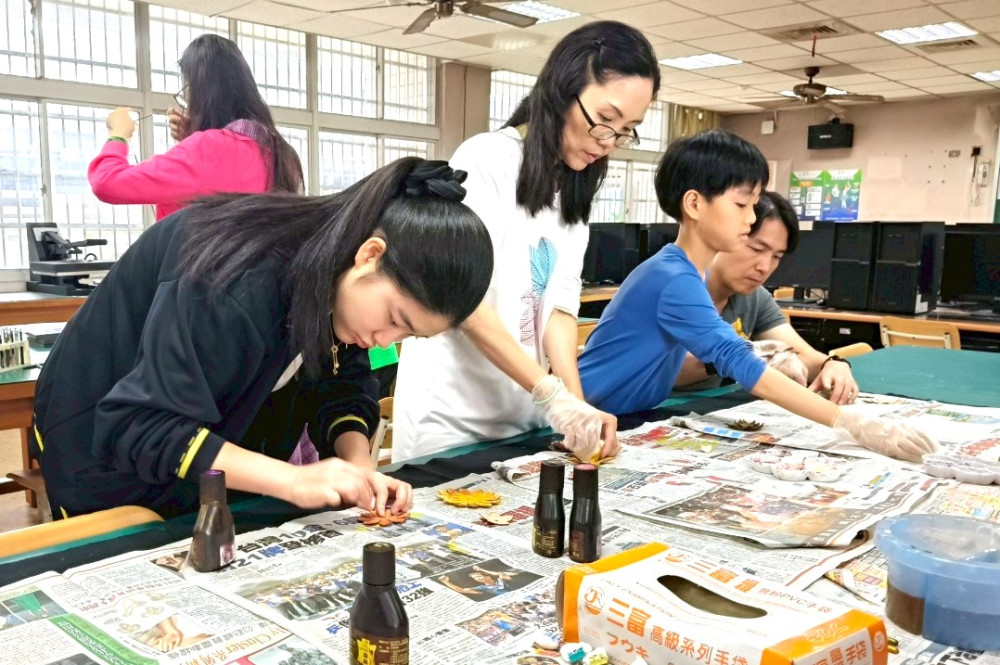 實作中培養思考力與合作力　「新北家庭創客日」49場親子共作開放報名