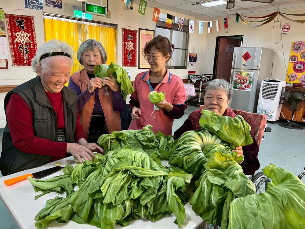 屏東榮家懷舊美食 長年菜吃進長久祝福