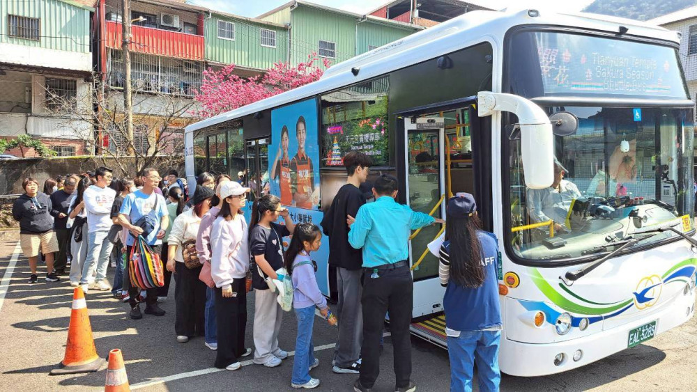 春節期間淡水、九份人潮增　熱門旅遊區公車總運量逾12萬人次