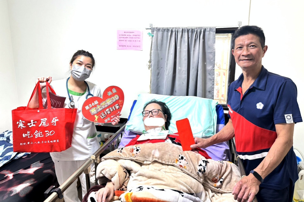 第36屆寒士吃飽30全台開跑　創世桃園院與凱基人壽送禮到家傳愛送暖