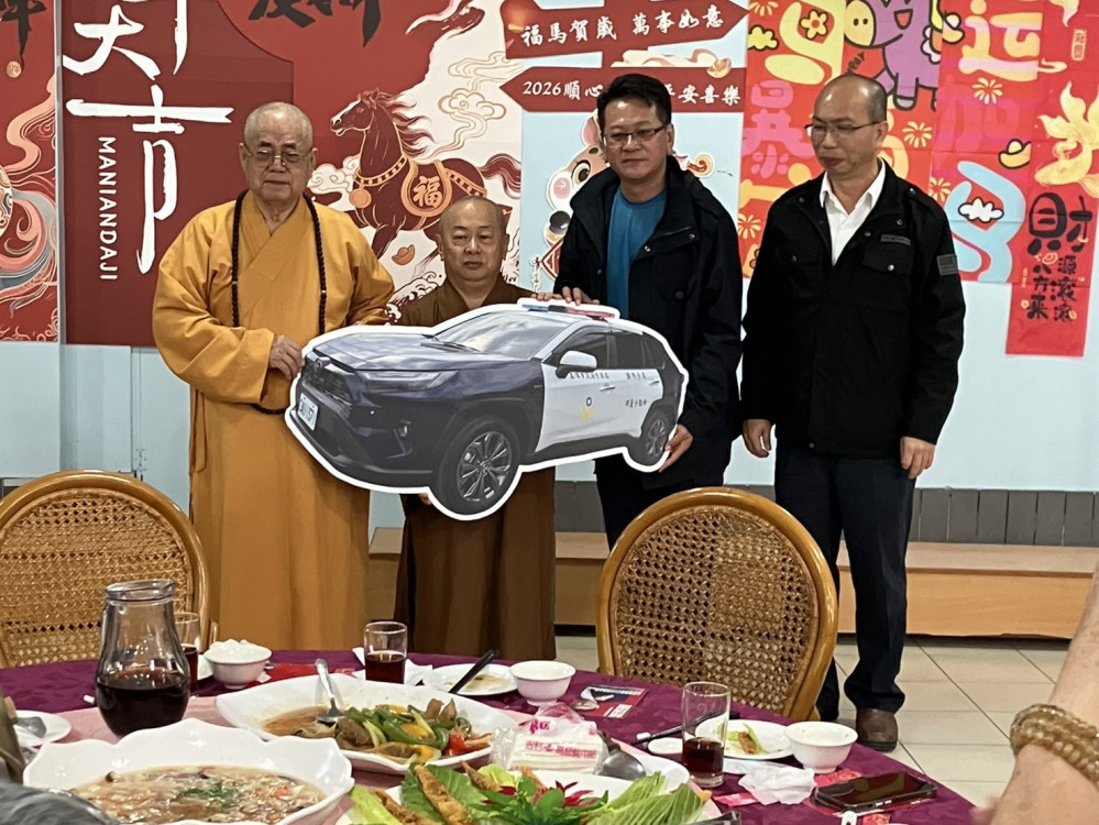 光德寺回饋鄉里  捐警車強化湖內分局治安巡邏量能