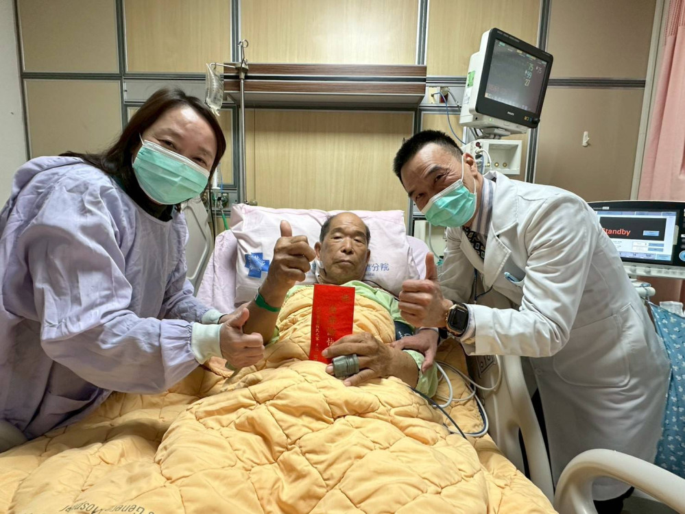 中榮嘉灣2院攜手白河榮家嘉義榮服處 春節前慰問住院榮民 