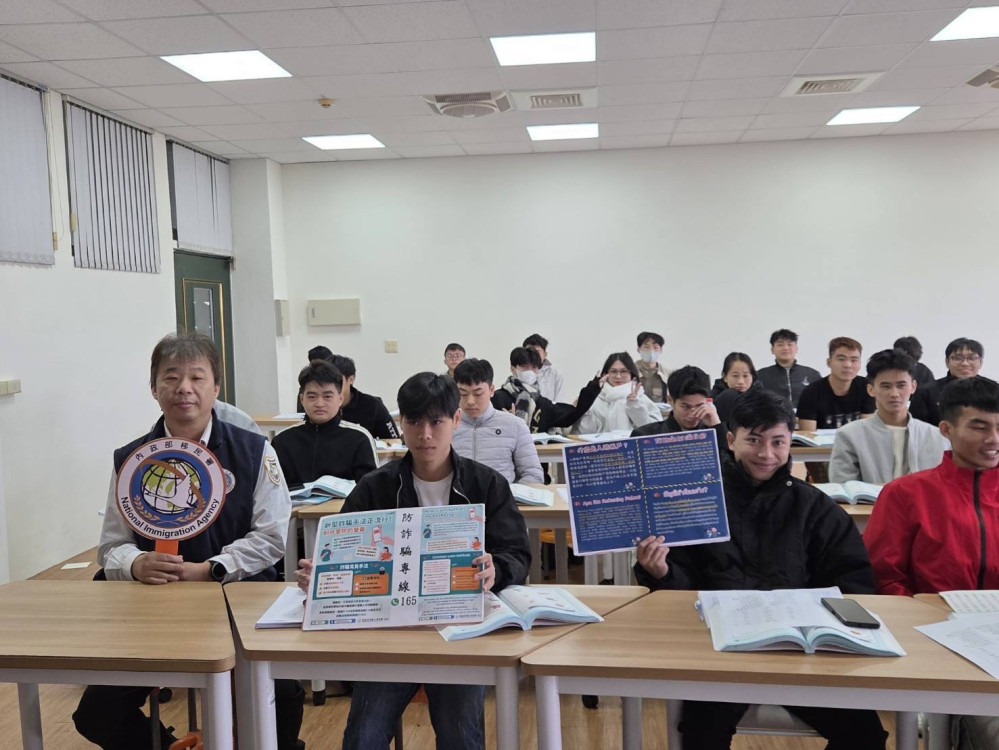  移民署南市第二服務站啟動歲末關懷 宣導法令反詐防疫護僑外人士