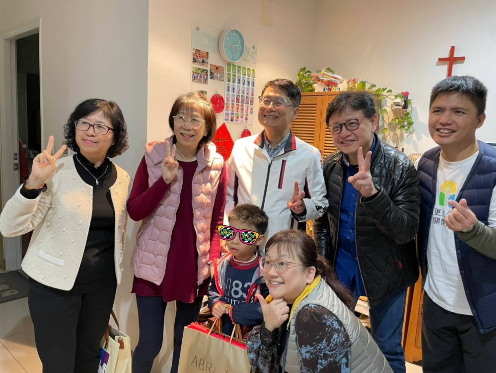 新北探視類家庭　陳純敬副市長年節贈紅包