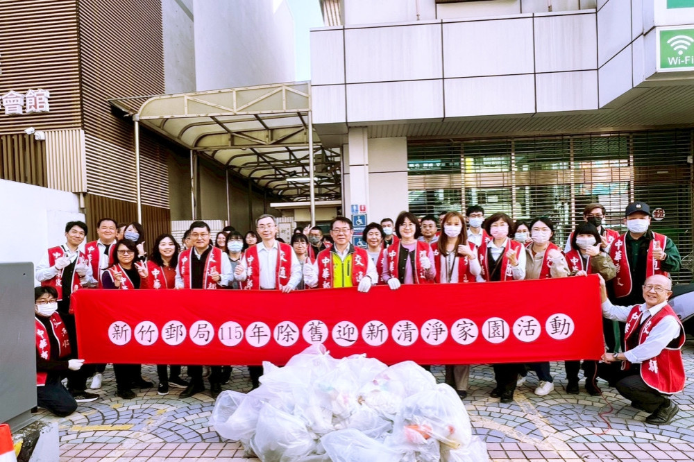 駿馬迎春、除舊佈新　新竹郵局春節清淨家園掃街營造社區乾淨舒適環境