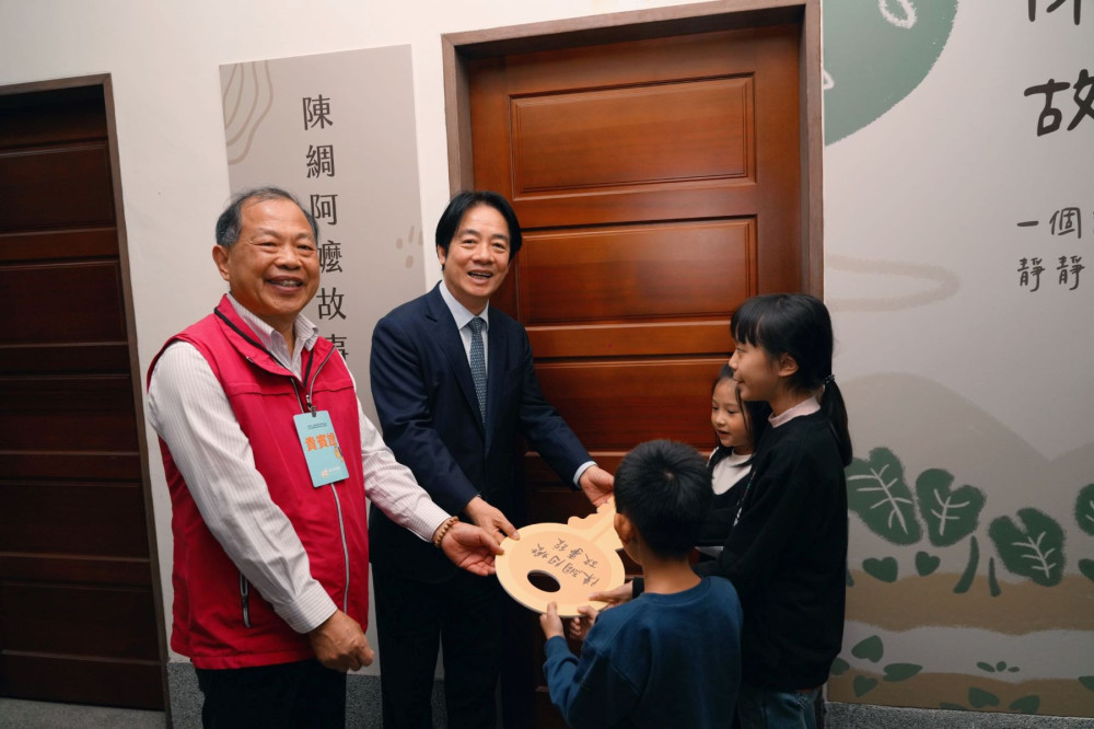 總統出席陳綢阿嬤基金會更名揭牌 故事館開幕